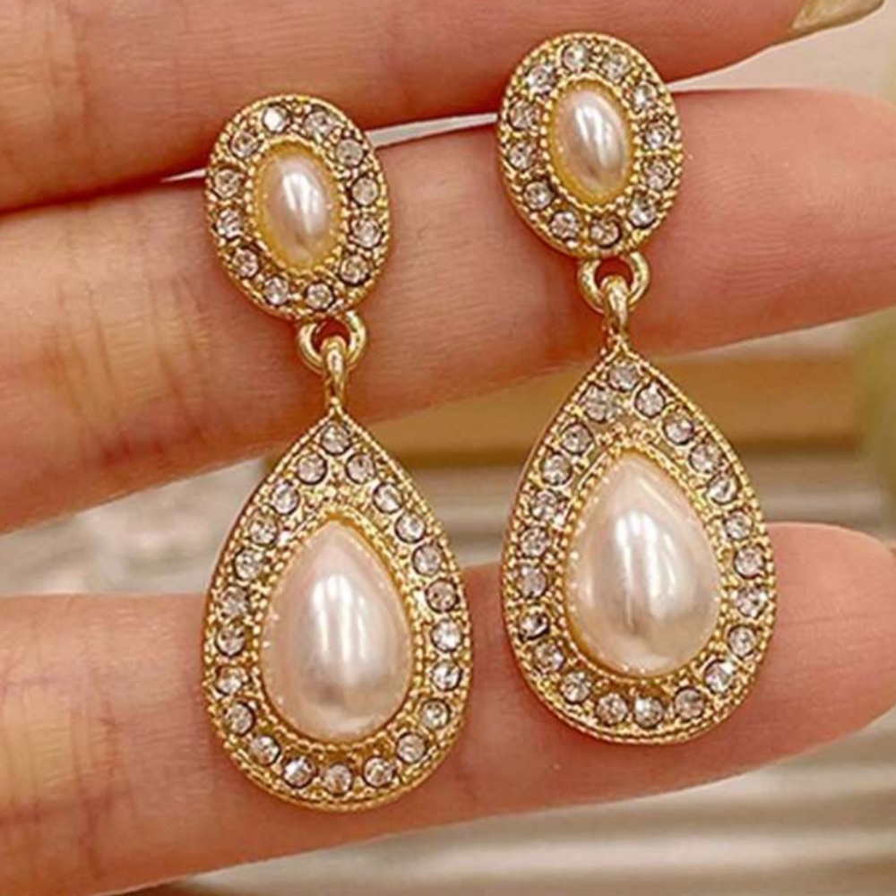 Elegant Gold and Pearl Drop Earrings